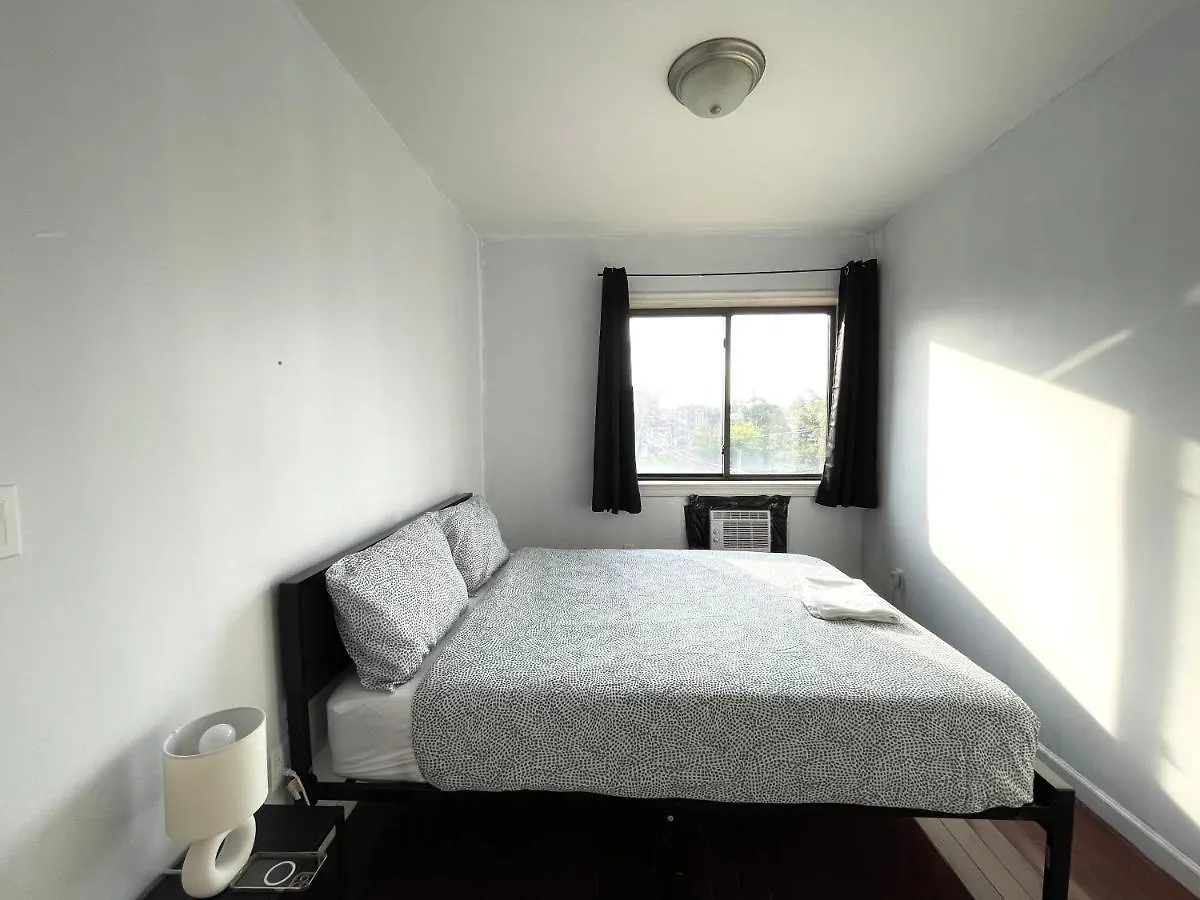 شقة نيو يورك  في 2Br Elevator Apt 10Min To Lga Airport 1Min To Train! 0*,  الولايات المتحدة الأمريكية